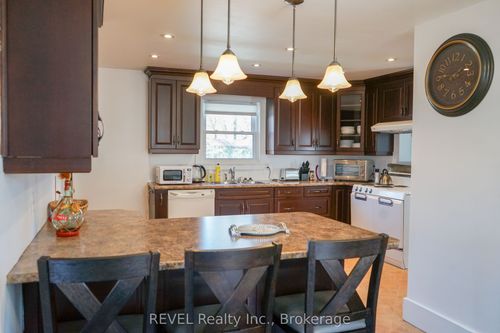 4046 Main St, Niagara Falls, ON, L2G6C2 | Card Image