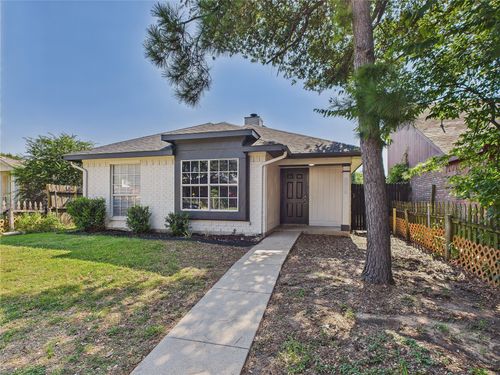 2716 Clayton Oaks Dr, Dallas, TX, 75227-7613 | Card Image