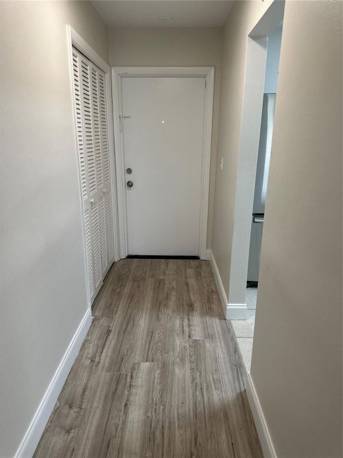 201-941 Crystal Lake Dr, Deerfield Beach, FL, 33064-1970 | Card Image