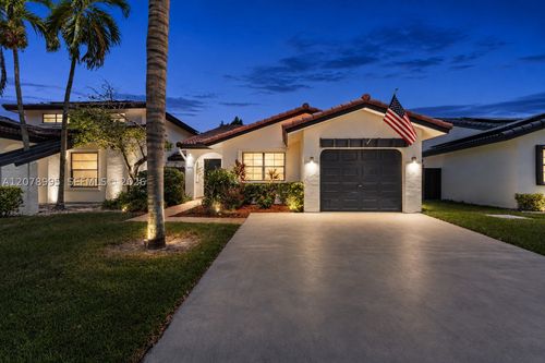 6633 Nw 176th Ter, Hialeah, FL, 33015-4475 | Card Image