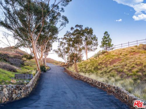 33051 Mulholland Hwy, Malibu, CA, 90265-3180 | Card Image