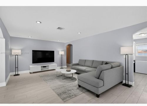 217 Se 5th St, Dania Beach, FL, 33004-4143 | Card Image