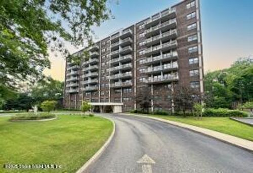 apt-6d-1100 Clove Rd, Staten Island, NY, 10301-3631 | Card Image