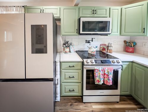 127 Forest Mist, Canyon Lake, TX, 78133-4453 | Card Image