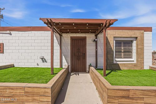 366 Riverside Dr, Sunland Park, NM, 88063-9306 | Card Image
