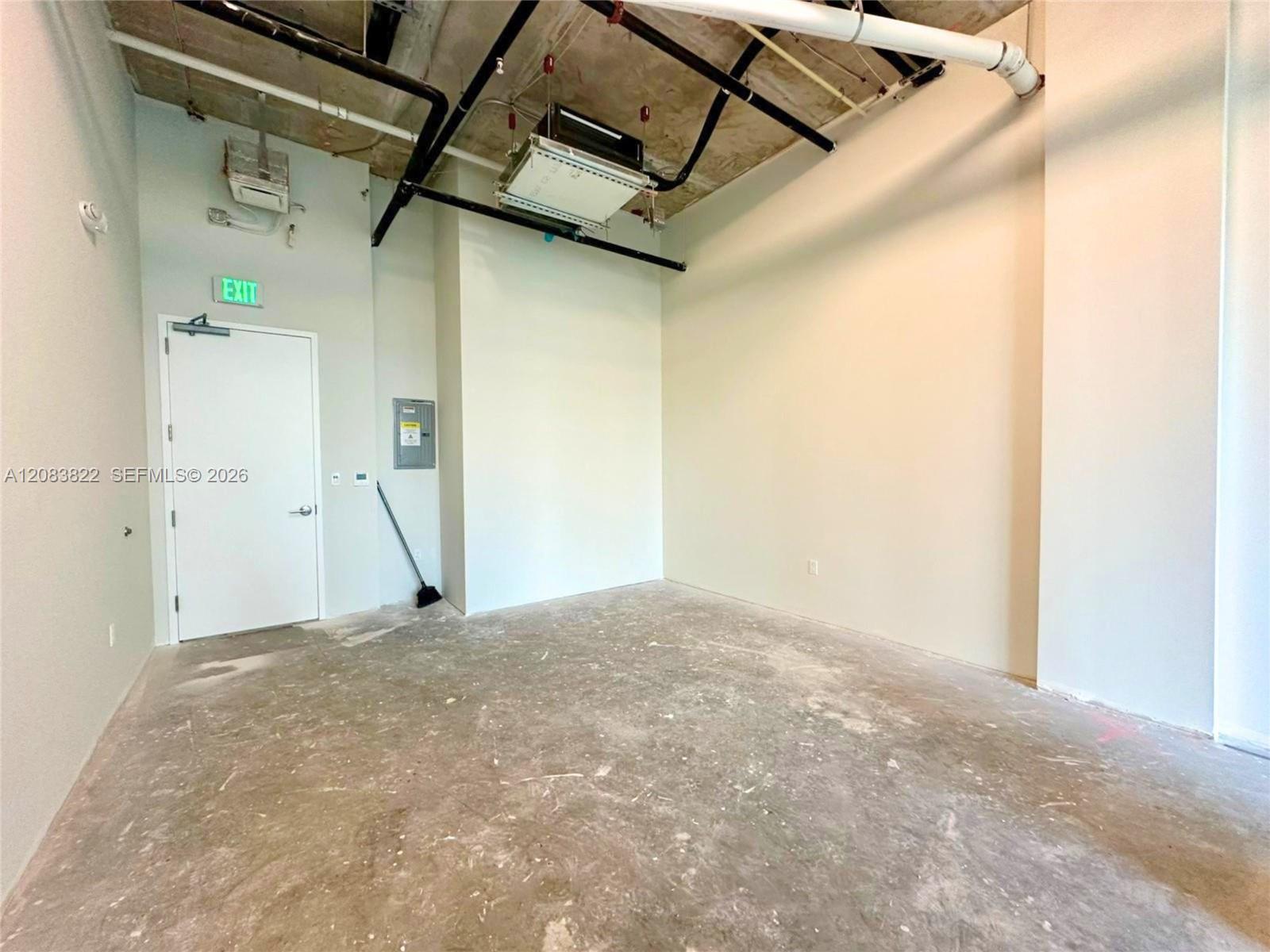 Commercial Sale in Aventura 3