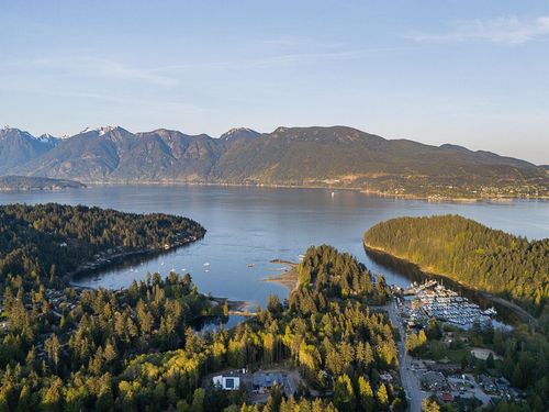 885 Rivendell Dr, Bowen Island, BC, V0N1G1 | Card Image