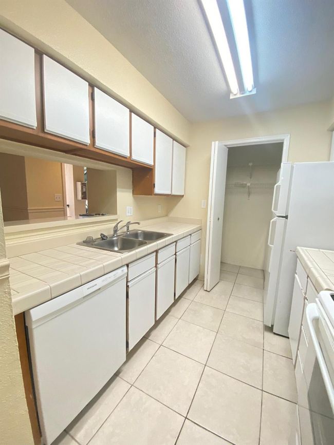 APT-423 - 949 Riverside Dr, Condo with 1 bedrooms, 1 bathrooms and null parking in Coral Springs FL | Image 6