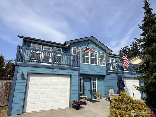 1086 Landing Cir, Oak Harbor, WA, 98277-8253 | Card Image