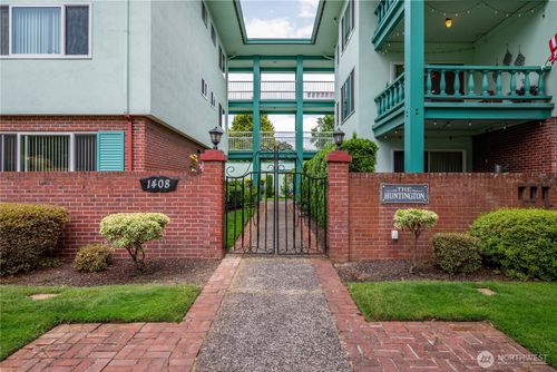 b-1-1408 20th Ave, Longview, WA, 98632-2884 | Card Image