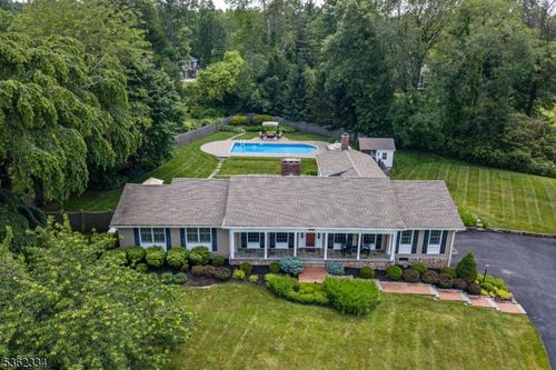 22 Hilltop Cir, Mendham Twp, NJ, 07945-3032 | Card Image