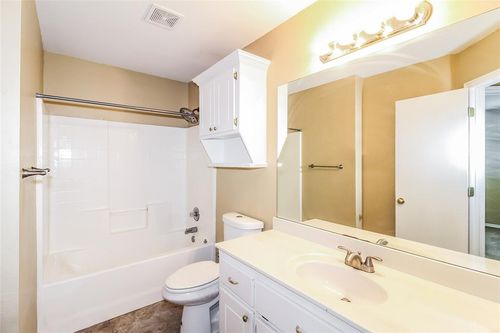 2916 Se 97th St, Moore, OK, 73160-9143 | Card Image