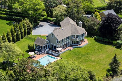 5 Woodcock Ln, Remsenburg, NY, 11960-2064 | Card Image