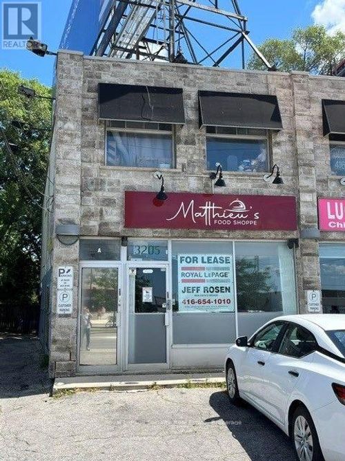3205 Dufferin Street, Toronto (Yorkdale-Glen Park), ON, M6A2T2 | Card Image