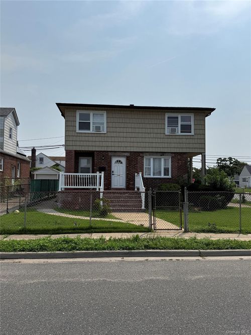 126 Sussex Rd, Elmont, NY, 11003-1423 | Card Image