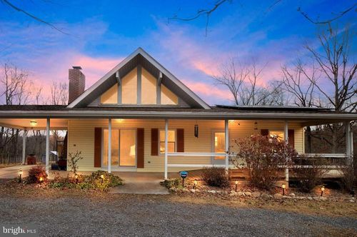 200 Hahns Ln, TOMS BROOK, VA, 22660-2028 | Card Image