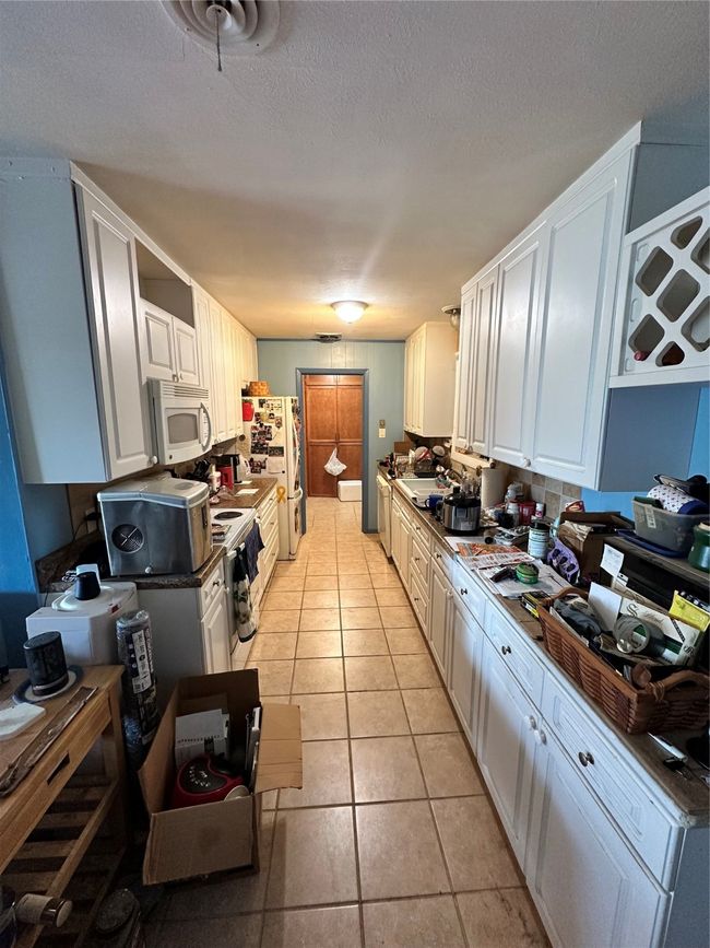 Kitchen to garage | Image 12