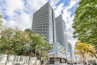 3017 - 85 Wood St, Condo with 2 bedrooms, 1 bathrooms and 1 parking in Toronto ON | Image 1