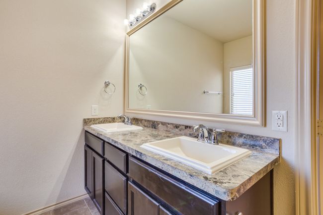 Master bath with dual sinks | Image 21