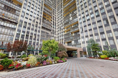 c2617-300 Winston Dr, Cliffside Park, NJ, 07010-3236 | Card Image