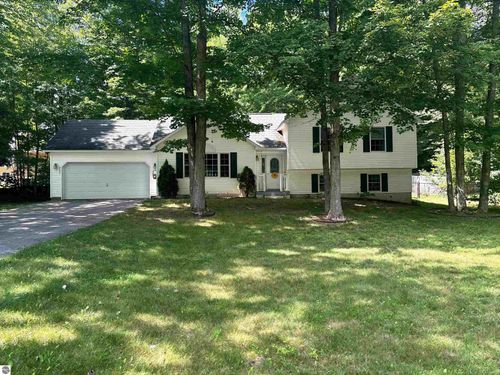 8450 Bent Pine Dr, Lake Ann, MI, 49650-9424 | Card Image