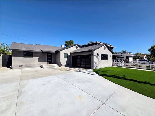 2102 Nipomo Ave, Long Beach, CA, 90815-3523 | Card Image