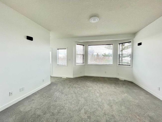 389 Northmount Drive Nw, Home with 3 bedrooms, 2 bathrooms and 2 parking in Calgary AB | Image 16