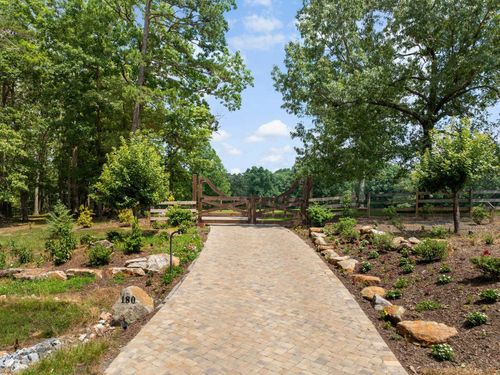 180 Kelseys Mill Rd, Campobello, SC, 29322-8806 | Card Image