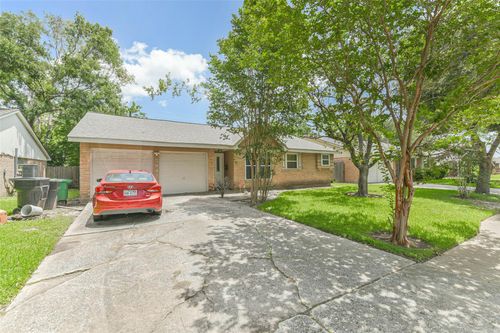 5842 Ludington Dr, Houston, TX, 77035-4215 | Card Image