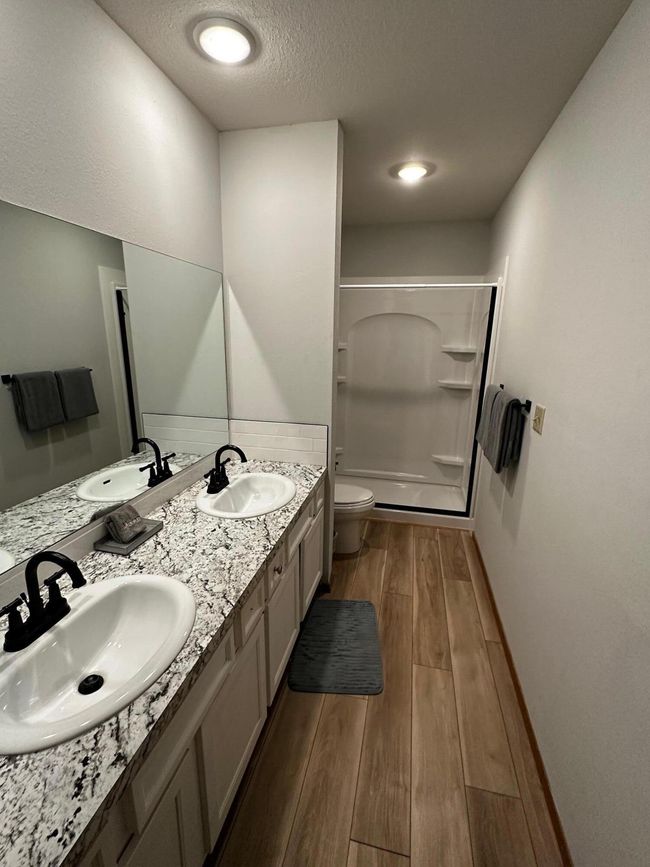 Primary Bedroom Bath | Image 9