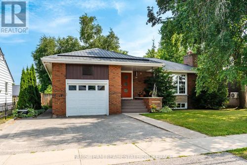 44 Jeffery St, Penetanguishene, ON, L9M1K5 | Card Image