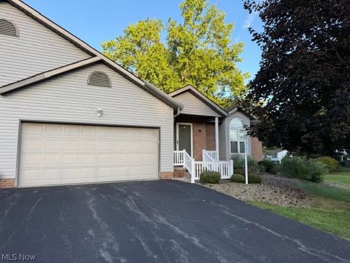 1315 Surrey Point Drive Se, Warren, OH, 44484 | Card Image