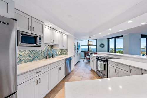 305-5420 N Ocean Drive, Singer Island, FL, 33404 | Card Image