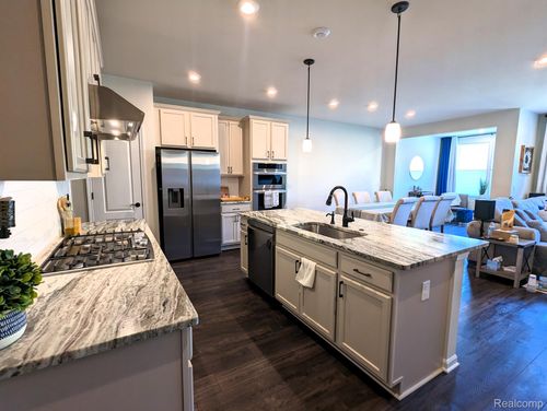 8-4709 Broomfield Way, Lake Orion, MI, 48359-1956 | Card Image