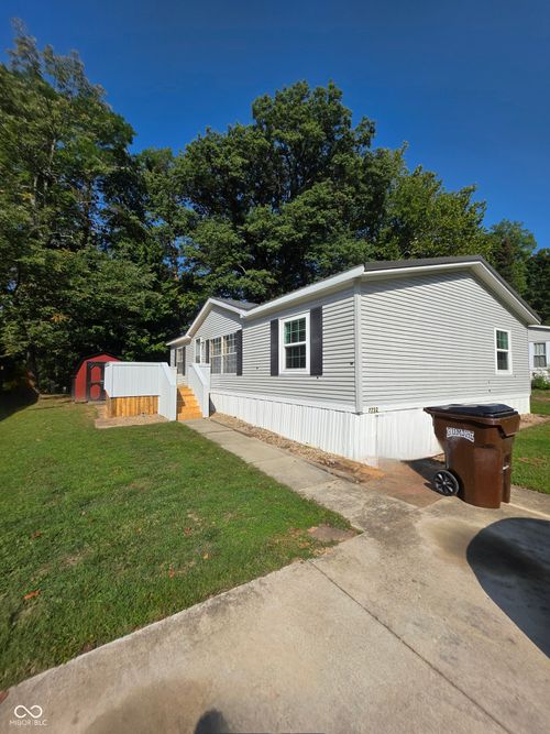 7752 Parkland Sq, Columbus, IN, 47201-2778 | Card Image