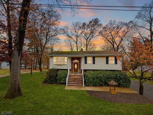 27 High Crest Dr, Hamburg, NJ, 07419-1915 | Card Image