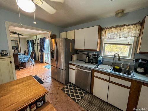 33 Muntz Ln, Garnerville, NY, 10923-1651 | Card Image