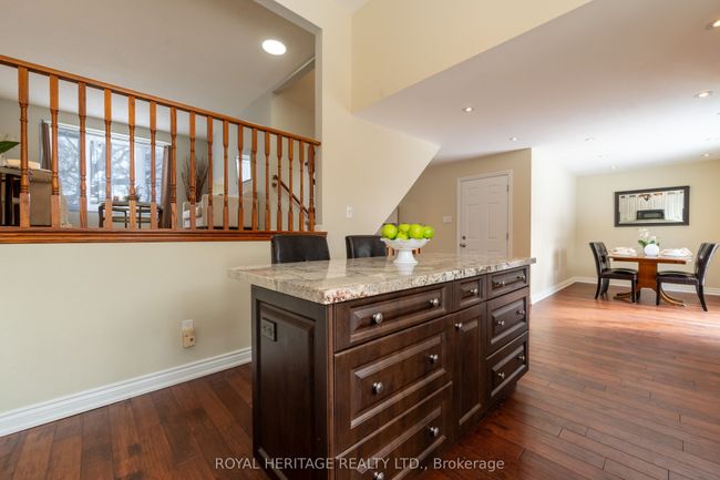 28 Renfield Cres, House other with 3 bedrooms, 3 bathrooms and 2 parking in Whitby ON | Image 11