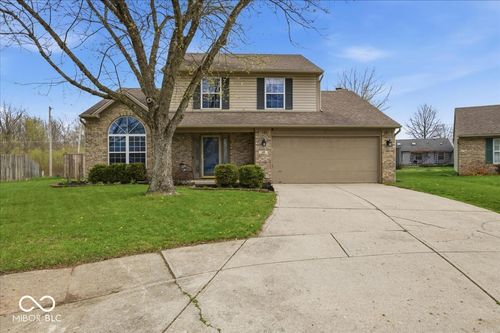 18 Village Pkwy, Pendleton, IN, 46064-9052 | Card Image
