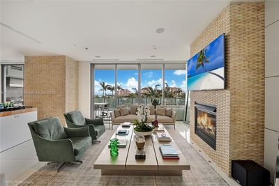 602 - 800 S Pointe Dr, Condo with 3 bedrooms, 3 bathrooms and null parking in Miami Beach FL | Image 1