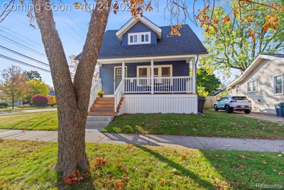 470 E Troy Street, Home with 3 bedrooms, 2 bathrooms and null parking in Ferndale MI | Image 2