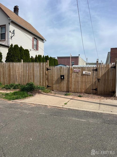 6 Fitch St, Carteret, NJ, 07008-3227 | Card Image