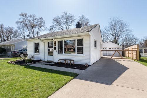 405 Spring St, Saline, MI, 48176-1622 | Card Image