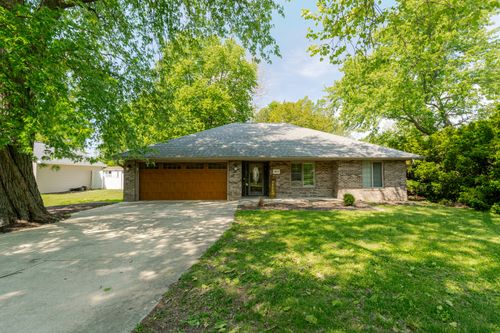 3018 Springfield Rd, East Peoria, IL, 61611-4879 | Card Image