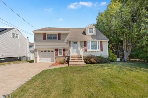 50 Crescent St, Rochelle Park, NJ, 07662-3221 | Card Image