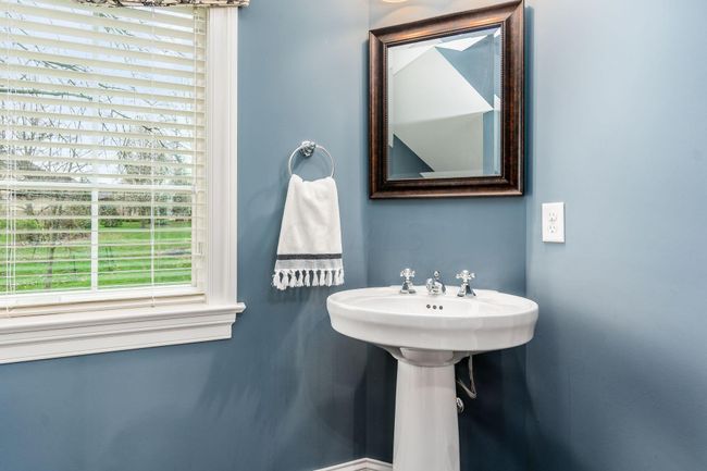 Guest Half Bath | Image 11