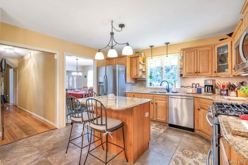 375 Ocean Ave, Islip, NY, 11751-4608 | Card Image