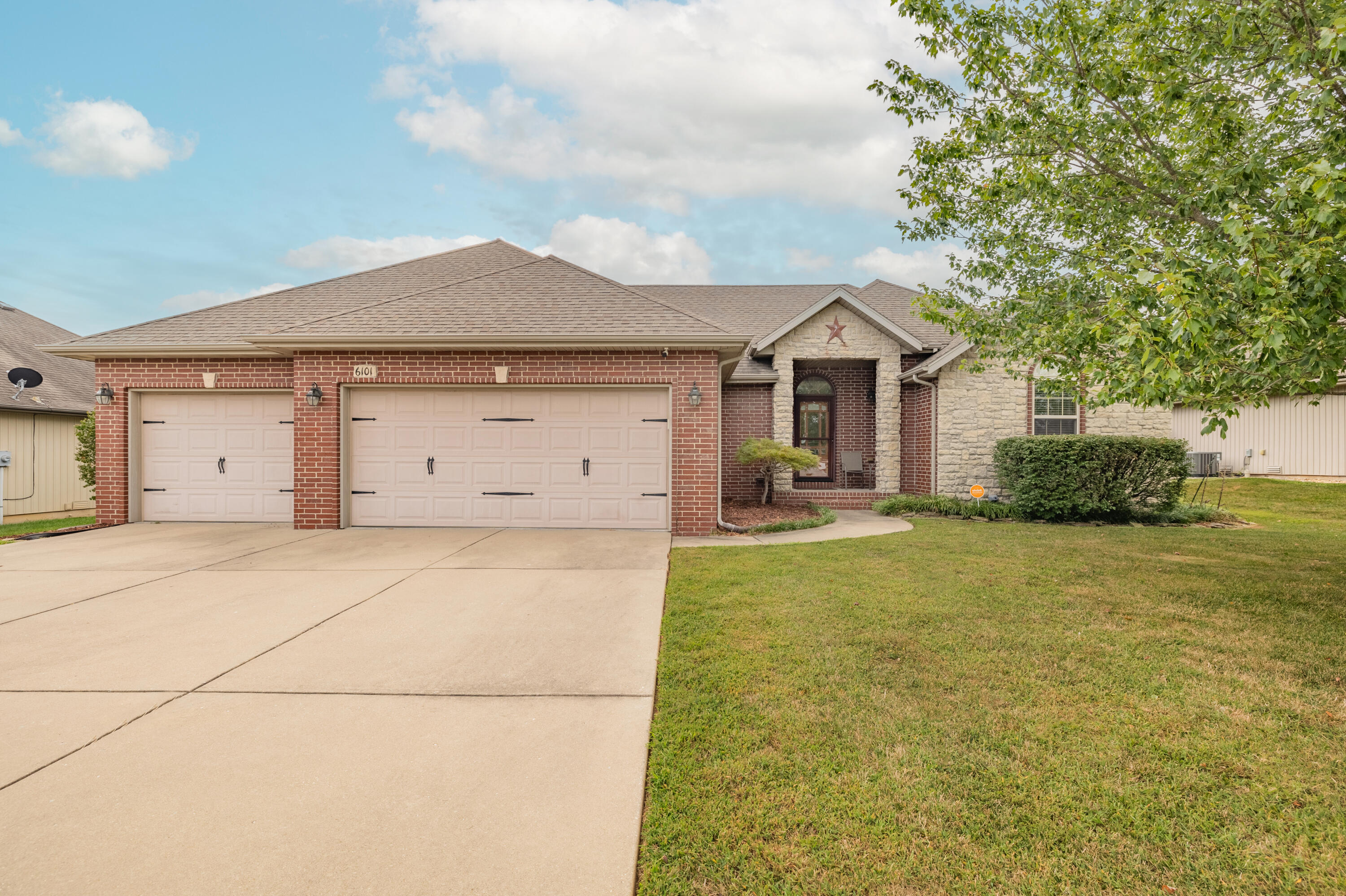 19th Ave, Ozark, MO 65721