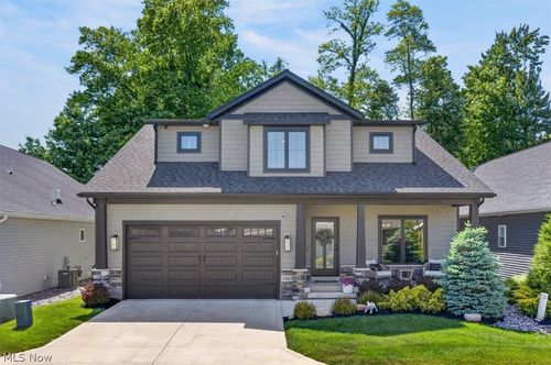 7882 Fox Hunter Ln, Painesville, OH, 44077-9209 | Card Image