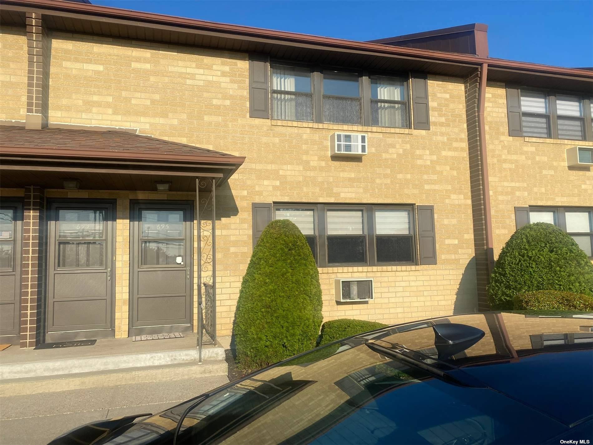 Wantagh Ave, Wantagh, NY 11793